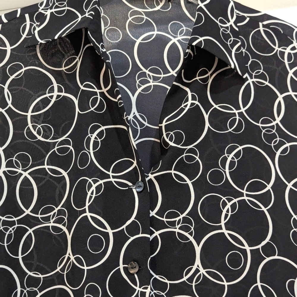 Le caviar black and white button up blouse size large - Picture 2 of 5
